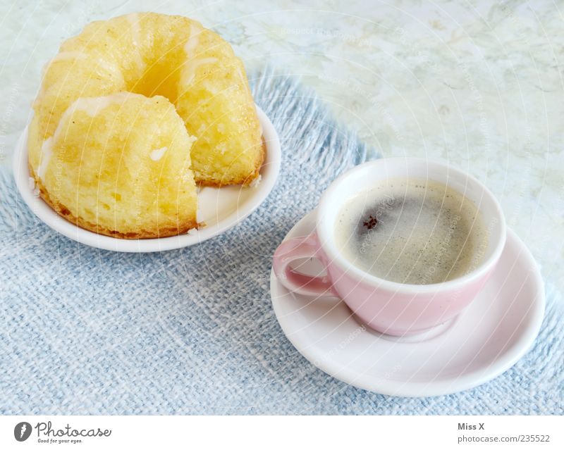 Kaffee & Kuchen & sonst NIX Lebensmittel Teigwaren Backwaren Dessert Ernährung Kaffeetrinken Getränk Heißgetränk Espresso Teller Tasse Duft heiß klein lecker