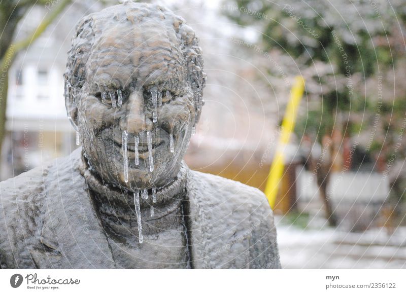 100 | Frostbeule Mensch Mann Erwachsene Gesicht Skulptur Denkmal Metall Tropfen frieren Lächeln Blick gruselig kalt Statue Eiszapfen gefroren Eiseskälte Hagel