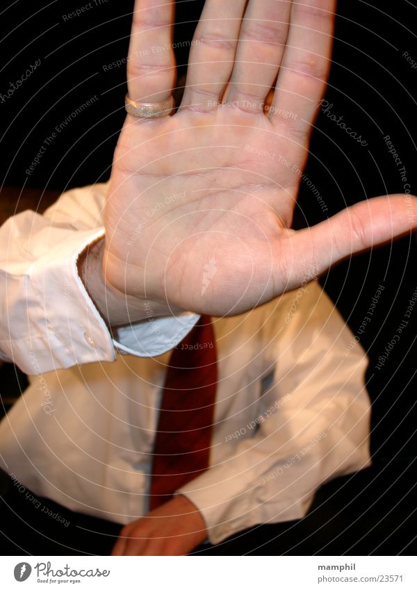 Blockade Mann Hand Krawatte Hemd blockieren Türsteher Kreis Du kommst hier nicht rein x