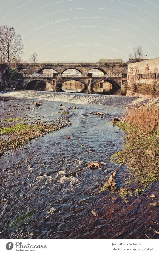 Brücke über den Fluss Sheaf in Sheffield, England Bogen Torbogen Backstein Wasser fließen Europa Himmel Landschaft Stein alt Natur Ferien & Urlaub & Reisen