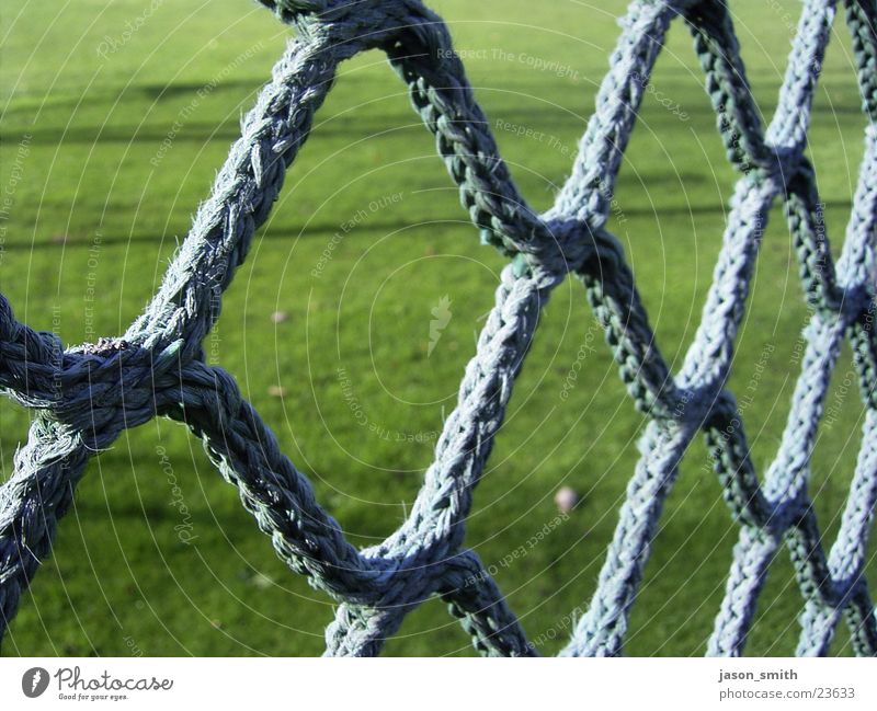 Nothing but net grün Netz Makroaufnahme Detailaufnahme Strukturen & Formen geflochten Sportrasen Schlaufe Stoff Seil Schwache Tiefenschärfe Menschenleer