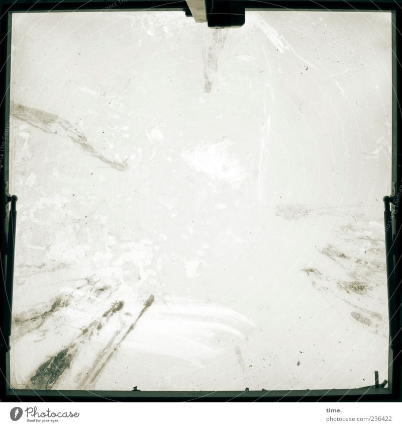 A Hole To See The Sky Through (Yoko Ono) Schnee Wohnung Himmel Fenster dreckig hoch Zufriedenheit entdecken Ewigkeit Freiheit Kunst Perspektive Ferne