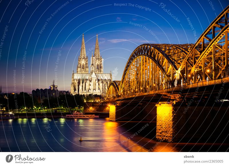 Hohenzollern Köln Skyline Dom Architektur Ferien & Urlaub & Reisen Deutschland Großstadt Cityscape Rhein Farbfoto Außenaufnahme Textfreiraum oben Abend