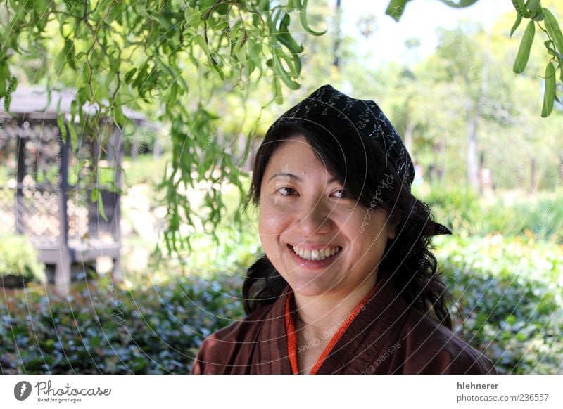 Japanische Frau Lifestyle Freude Glück schön Gesicht Arbeit & Erwerbstätigkeit Mensch Erwachsene 30-45 Jahre Kultur Bekleidung Schal Kopftuch Behaarung