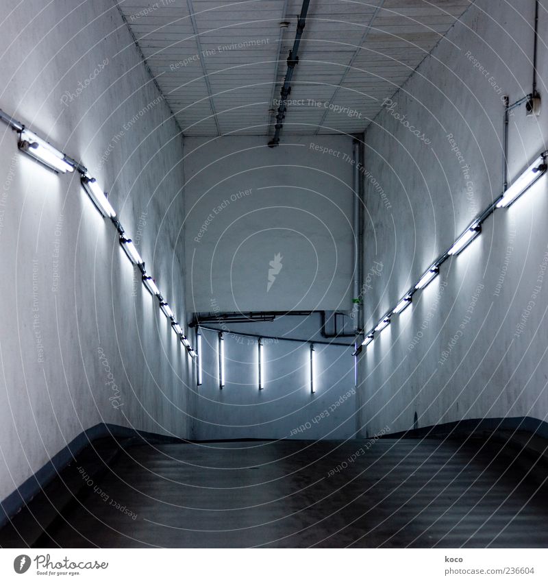 Joe's Garage High-Tech Menschenleer Tunnel Parkhaus Mauer Wand Einfahrt Verkehr Straße Licht Neonlicht Leuchtstoffröhre Leuchtkraft Beton Glas leuchten