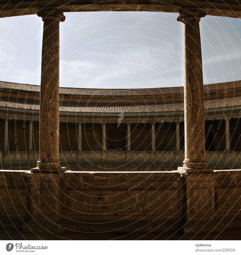 Durchblick Ferien & Urlaub & Reisen Tourismus Sightseeing Himmel Bauwerk Architektur Fassade Sehenswürdigkeit einzigartig Nostalgie Säule Rom historisch