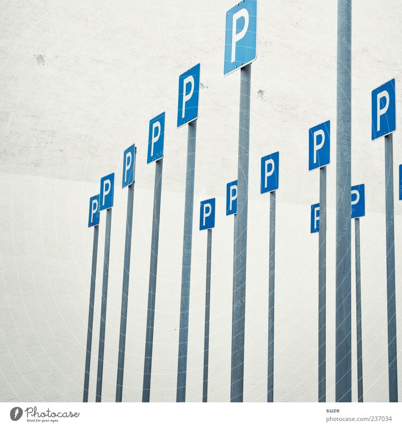 Platzangst Mauer Wand Verkehrszeichen Verkehrsschild Zeichen Schilder & Markierungen lustig blau grau Parkplatz Parkplatzsuche Parkplatzmangel Schilderwald