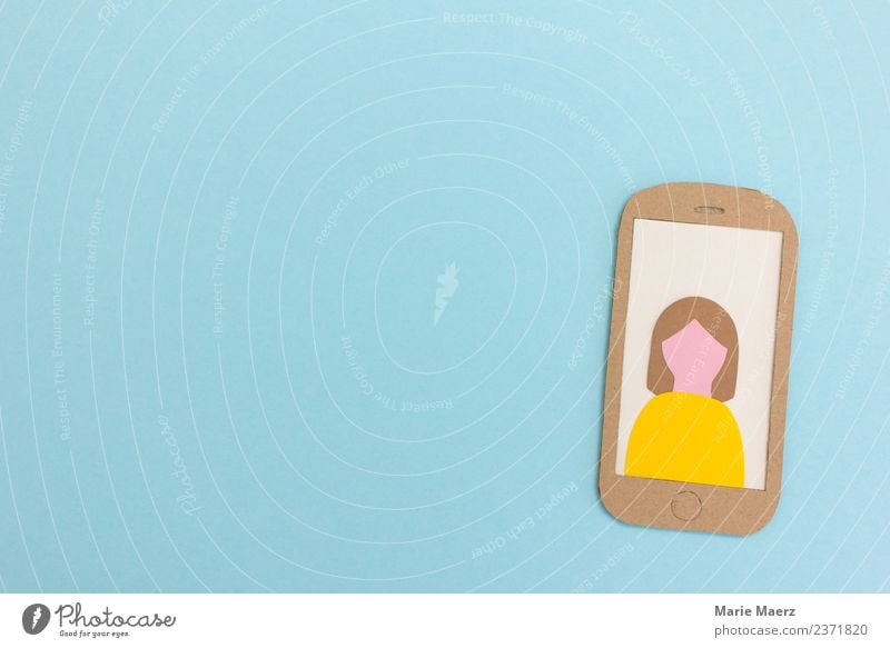 Weibliches Profil-Bild auf Handy Display Lifestyle PDA Technik & Technologie Internet feminin Frau Erwachsene 1 Mensch entdecken Kommunizieren frei trendy