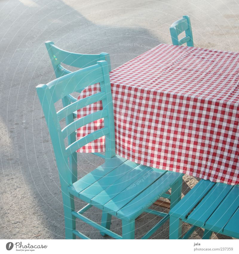 tischlein deck dich! Stuhl Tisch mehrfarbig kariert türkis Restaurant Farbfoto Außenaufnahme Menschenleer Tag Tischwäsche Strassenrestaurant Schatten 4