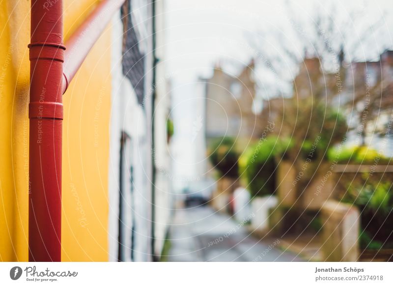 rotes Regenrohr Stadt Haus Fassade elegant Brighton Rohrleitung Regenwasser Regenrinne orange mehrfarbig Gasse Wege & Pfade Straße England Englisch Farbfoto