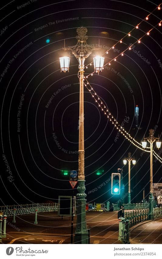 Laternen bei Nacht, Brighton, England ästhetisch Hintergrundbild dunkel Licht Nachtstimmung Nachtaufnahme Strukturen & Formen Farbfoto Außenaufnahme