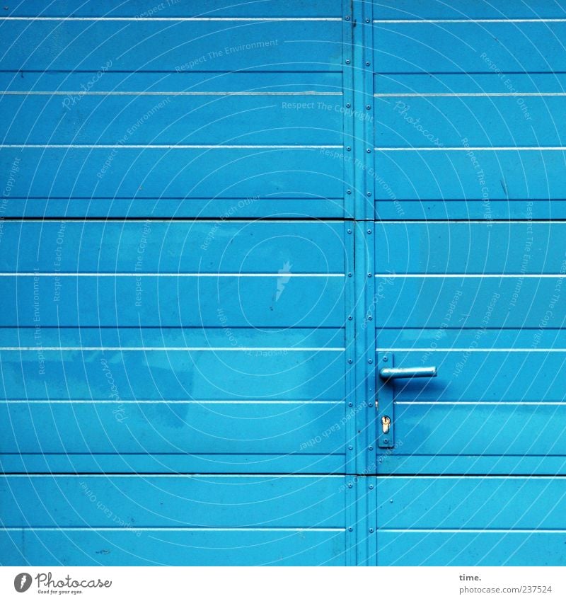 Heaven's Door Tor Tür Metall Schloss einfach Sauberkeit blau geheimnisvoll Metallwaren Eingang reduziert Aluminium Griff Schlitz Lager Lagerhalle aufmachen