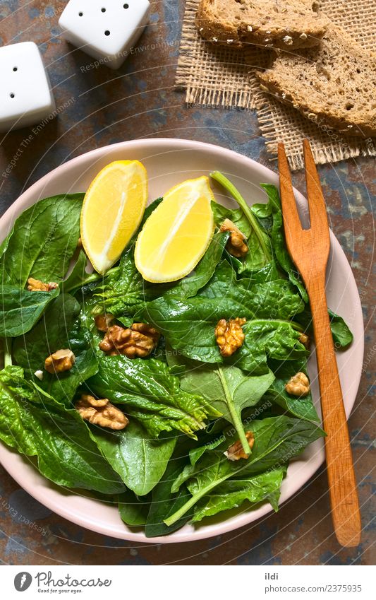 Spinat-Walnuss-Salat Gemüse Ernährung Vegetarische Ernährung Diät frisch natürlich grün Lebensmittel Salatbeilage Nut Walnussholz roh Vegane Ernährung