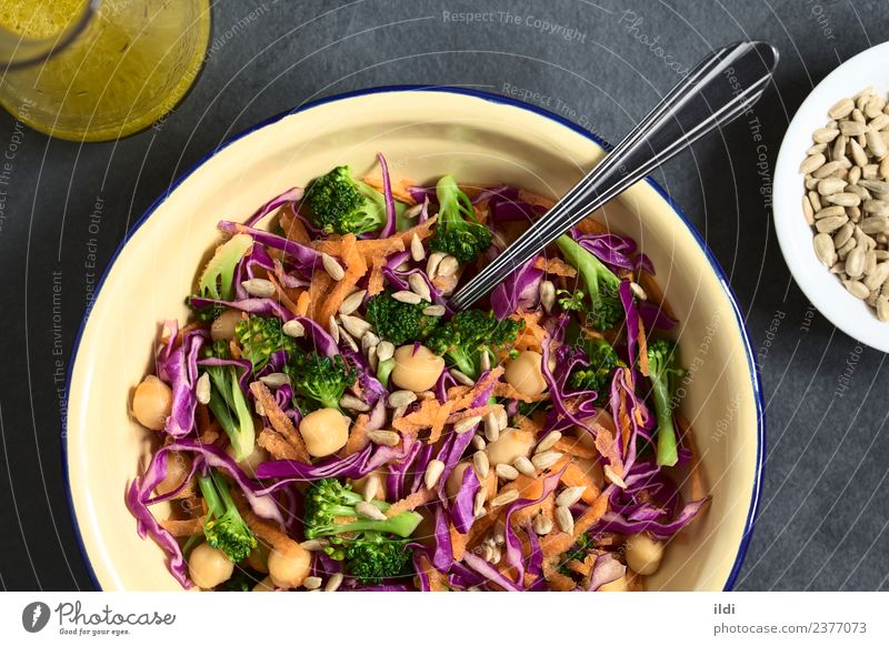 Rotkohl, Kichererbsen, Karotten- und Brokkoli-Salat Gemüse Ernährung Vegetarische Ernährung frisch Gesundheit Lebensmittel Salatbeilage Kohlgewächse Möhre