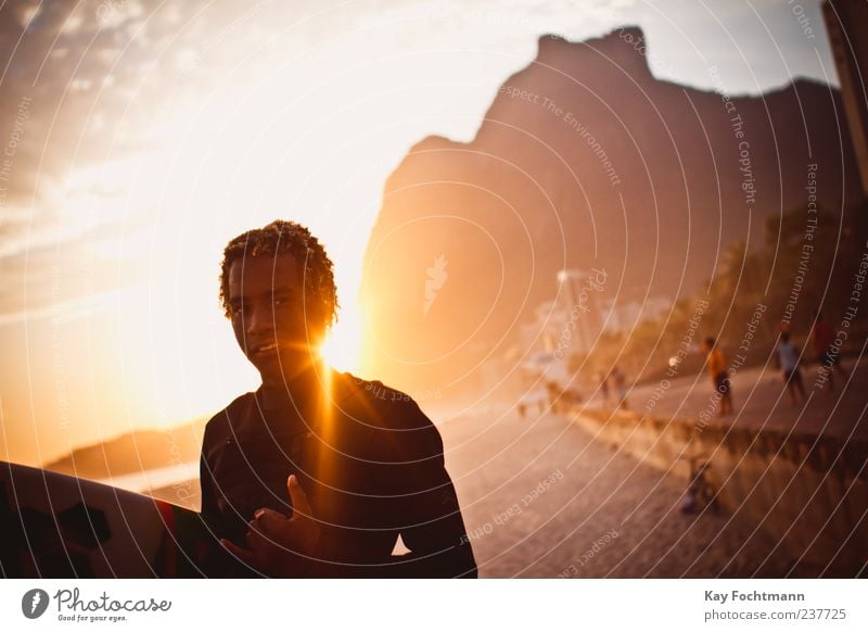beleza! Stil exotisch Surfen Surfer Strand Meer Mensch maskulin Junger Mann Jugendliche 1 Rio de Janeiro Südamerika Amerika Rastalocken Lächeln ästhetisch