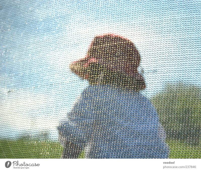 Mosaik des Lebens Kind Mädchen Kindheit 1 Mensch 3-8 Jahre Gemälde Natur Landschaft Himmel Sonnenlicht Hemd Hut springen blau grau grün weiß Geborgenheit