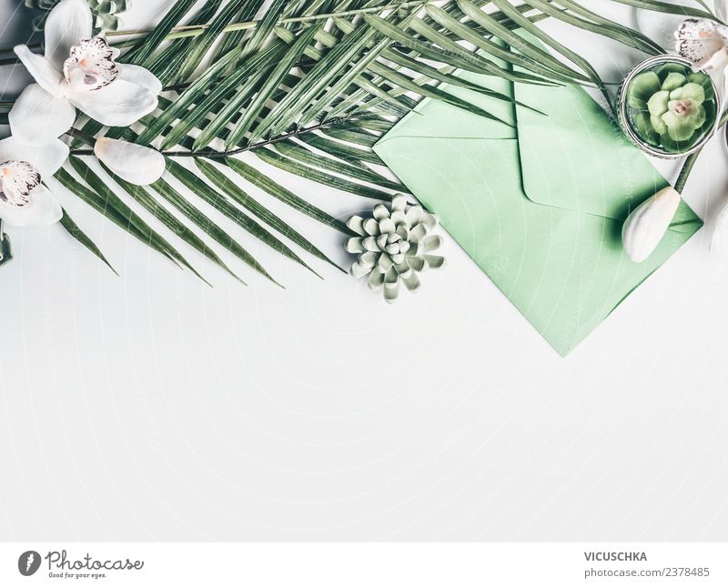 Grüne tropische Blätter mit Blumen und Umschlag Stil Design Ferien & Urlaub & Reisen Sommer Schreibtisch Veranstaltung Feste & Feiern Hochzeit Geburtstag Blatt