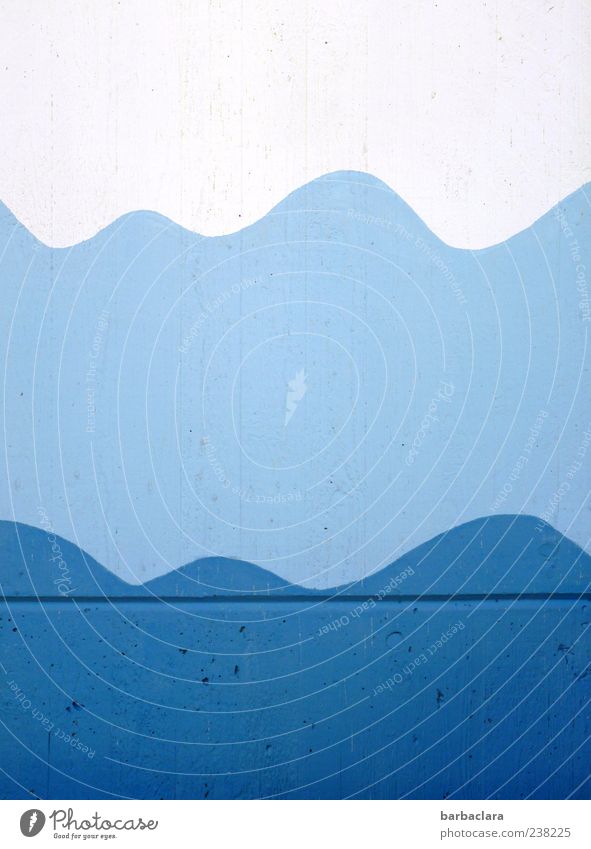 Badesaison Design Sommer Wellen Schwimmbad Gemälde Wandmalereien Wasser Schönes Wetter Mauer frisch hell blau weiß ästhetisch Symmetrie Farbfoto Außenaufnahme