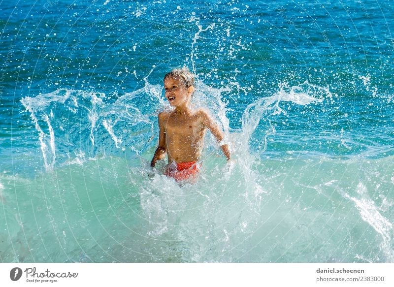 neulich im Meer Freude Ferien & Urlaub & Reisen Tourismus Sommer Sommerurlaub Sonne Strand Mensch maskulin Junge 1 8-13 Jahre Kind Kindheit Wasser Wellen Küste