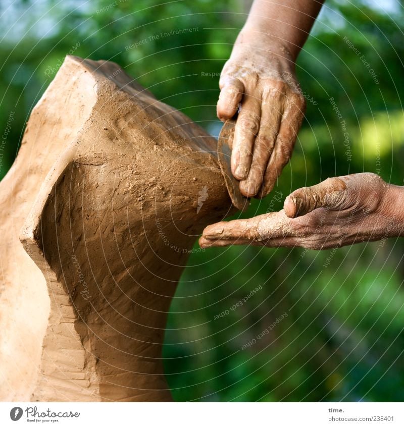 Entstehungsgeschichte Arbeit & Erwerbstätigkeit Handwerker Finger 2 Mensch Kunst Skulptur Baum braun grün Vorsicht Beginn anstrengen ästhetisch Konzentration