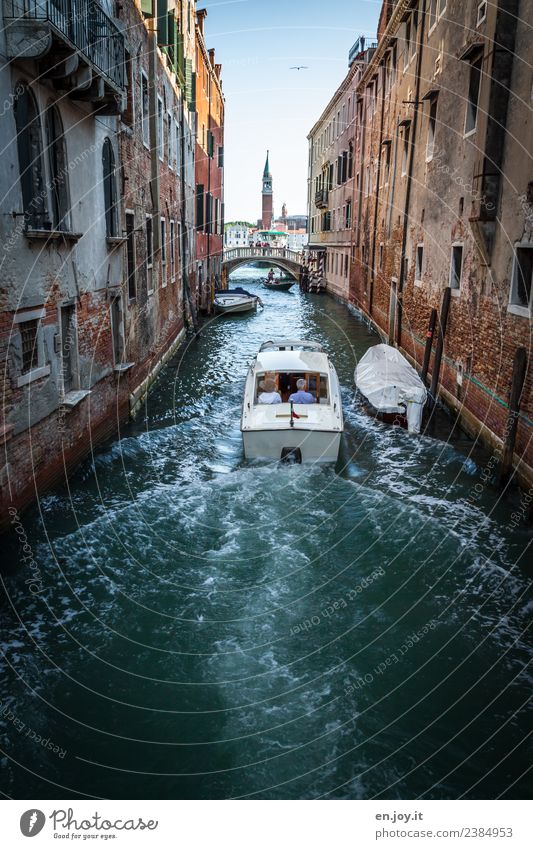 rasant Lifestyle Ferien & Urlaub & Reisen Tourismus Ausflug Sightseeing Städtereise Sommer Sommerurlaub Mensch Paar Kanal Venedig Italien Stadt Altstadt Haus