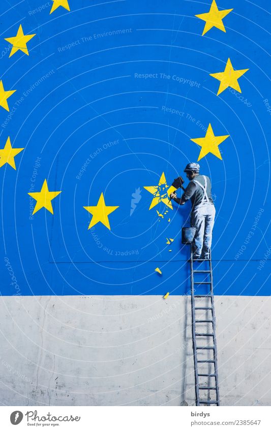 Banksy Grafitti in Dover. Symbolik zum Brexit, Europasterne banksy Europafahne Handwerk Mann Erwachsene 1 Mensch Eu-Austritt Fassade Zeichen Graffiti
