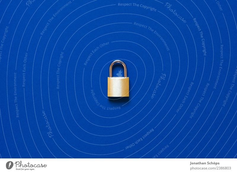 Schloss als Symbol für Datenschutz & DSGVO Telekommunikation Business blau gold Sicherheit dsgvo datenschutzgrundverordnung big data Textfreiraum verschlüsselt