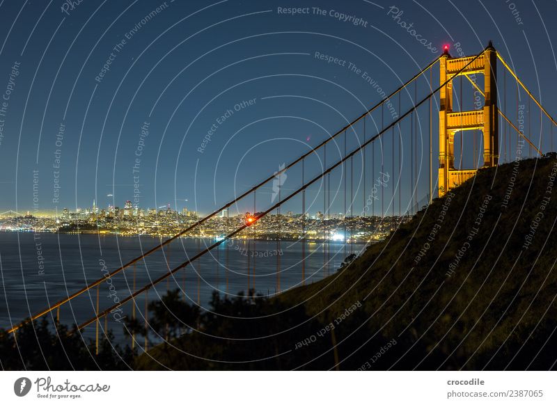 # 746 Golden Gate Bridge Brücke San Francisco Großstadt Nacht Langzeitbelichtung Stern Meer Highway One Wahrzeichen Autobahn Kalifornien Bucht Skyline