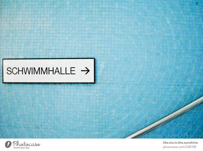 schwimmhalle -> Kur Spa Schwimmen & Baden Sportstätten Schwimmbad Schwimmsportler Schwimmhalle Freibad Geländer Treppengeländer Pfeil Schilder & Markierungen