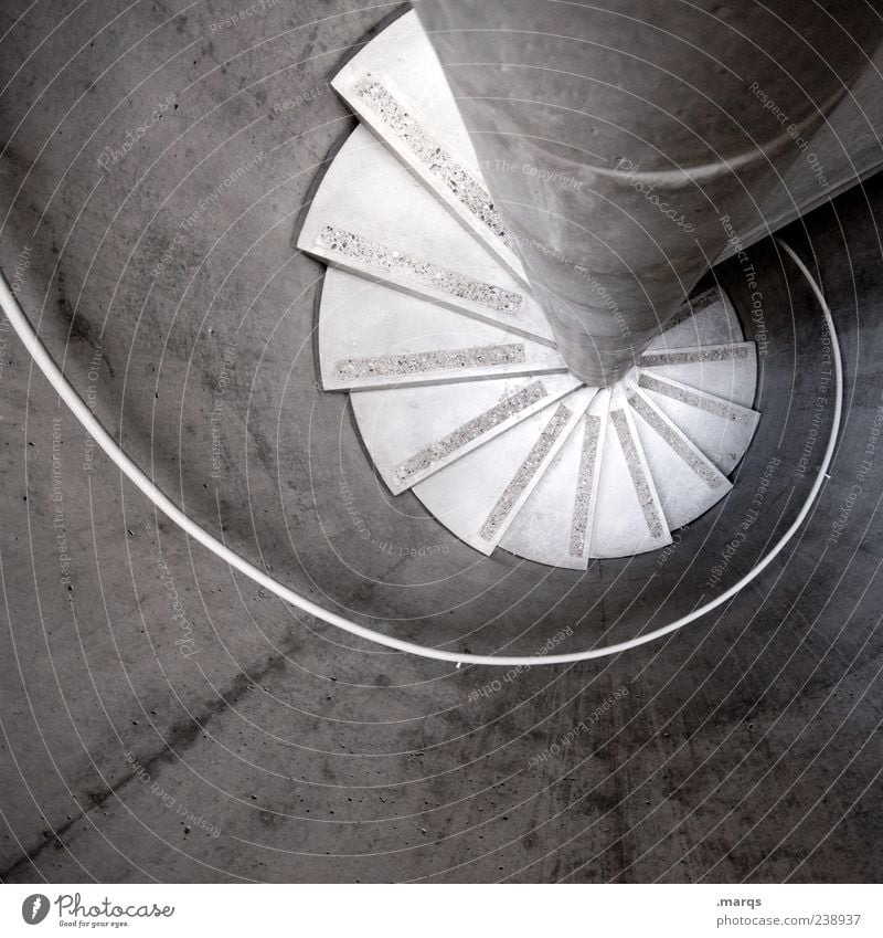 Curl Architektur Treppe Treppenhaus Treppengeländer drehen rund trist Schwarzweißfoto Innenaufnahme Menschenleer Vogelperspektive Wendeltreppe Beton
