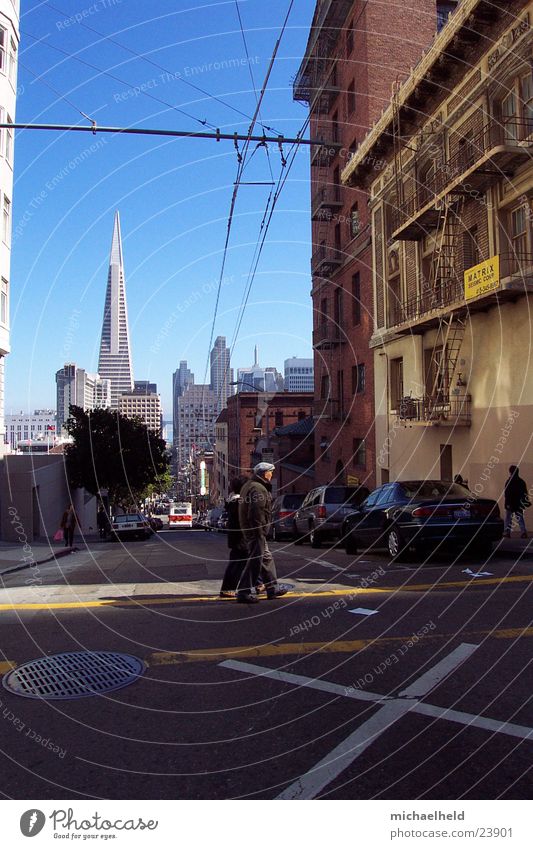 San Francisco Mann Nordamerika Mischung Trans America Building Häuserecke Kabel Linie