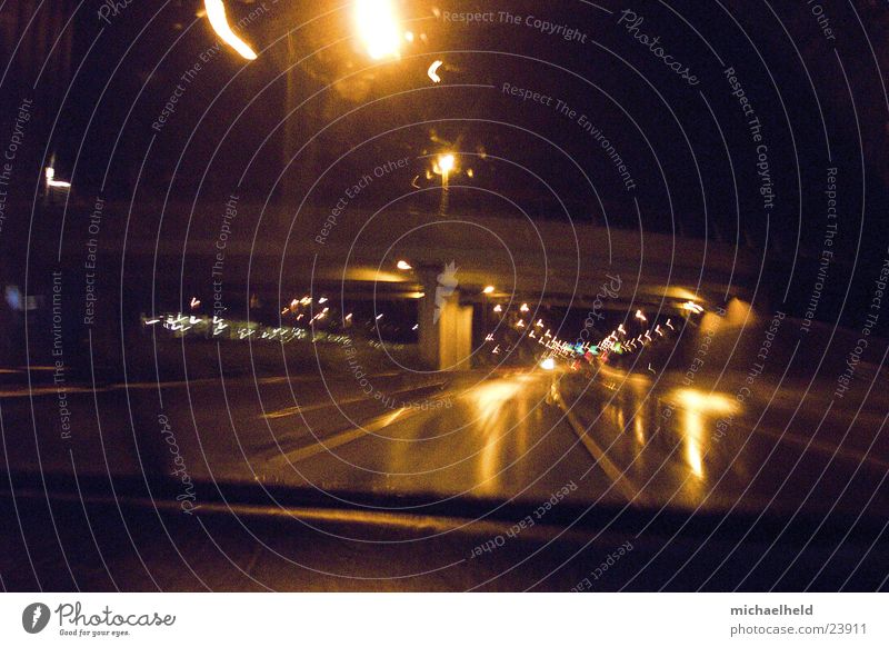 Hamburg@night Nacht Licht Mobilität Flughafenstraße Reflexion & Spiegelung unterwegs Langzeitbelichtung Asphalt Verkehr Regen Straße Bewegung Brücke Unschärfe