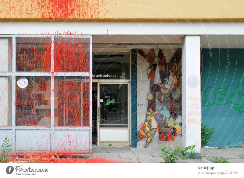 kinderkrankenhaus Arzt Gebäude Architektur Mauer Wand Tür rot spritzen Mosaik Graffiti kaputt Eingangstür Farbfoto mehrfarbig Außenaufnahme Licht Schatten