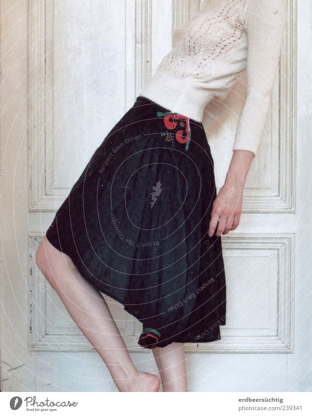 à la mode feminin Frau Erwachsene Beine Mode Bekleidung Rock Pullover Stoff stehen ästhetisch trendy dünn schwarz einzigartig Faltenwurf Stickereien Muster
