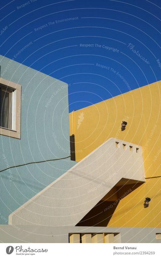 Gebäude in sommerlichen Farben in Griechenland Ferien & Urlaub & Reisen Tourismus authentisch außergewöhnlich hell grün gelb blau Himmel verwinkelt Treppe