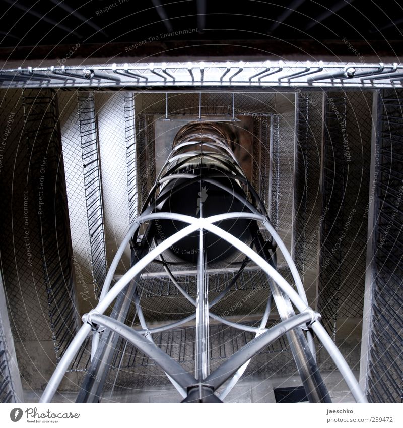Alien vs. Elevator II Zeitmaschine Technik & Technologie Stahl dunkel fantastisch abwärts Fahrstuhl Fahrstuhlschacht Röhren Turm Treppenhaus Zukunft Farbfoto