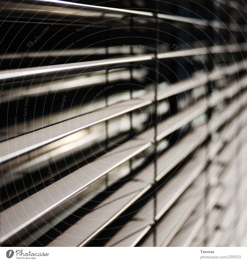 Dimensionen Fenster Markise eckig modern Jalousie Farbfoto Außenaufnahme Nahaufnahme Detailaufnahme abstrakt Muster Strukturen & Formen Menschenleer Licht