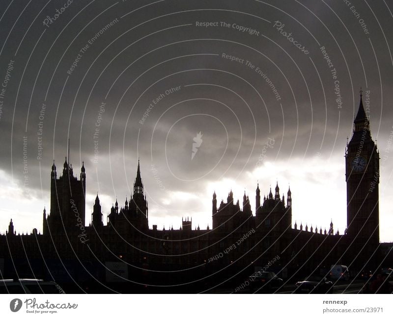 Spooky Houses of Parliament London England gruselig dunkel Gegenlicht Wolken Big Ben Regierung Panorama (Aussicht) Großbritannien Schwarzweißfoto Wahrzeichen