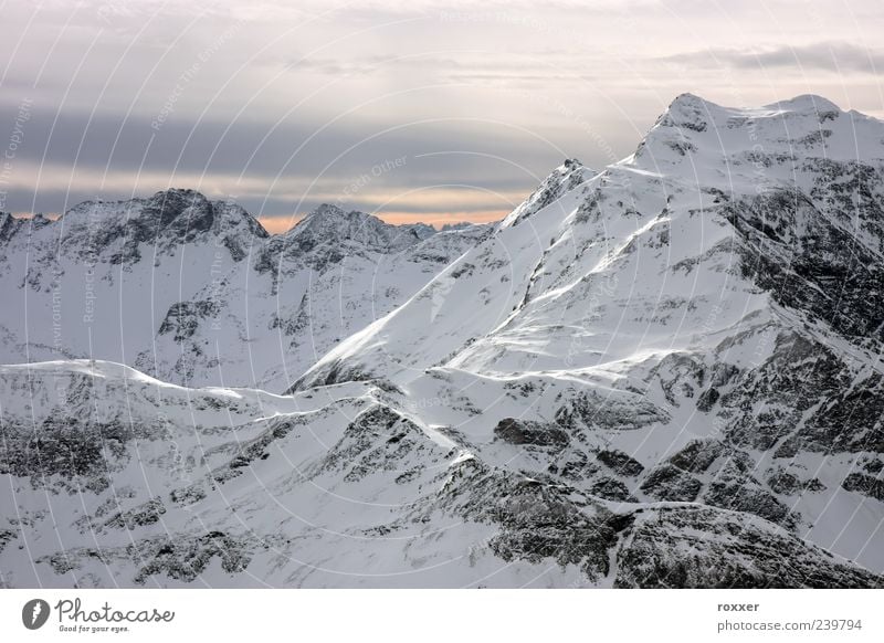 Berg im Winter Ferien & Urlaub & Reisen Tourismus Schnee Winterurlaub Berge u. Gebirge Umwelt Natur Landschaft Himmel Wolken Hügel Alpen Gipfel Gletscher weiß