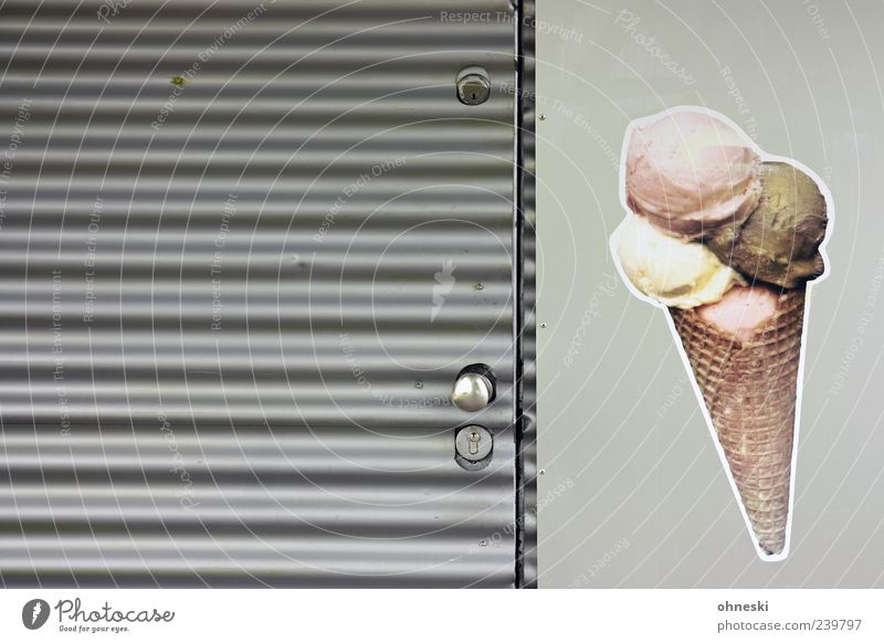 Eis für alle! [Köln] Speiseeis Waffel Ernährung Menschenleer Eiswagen Tür Schloss grau geschlossen Farbfoto Gedeckte Farben Strukturen & Formen