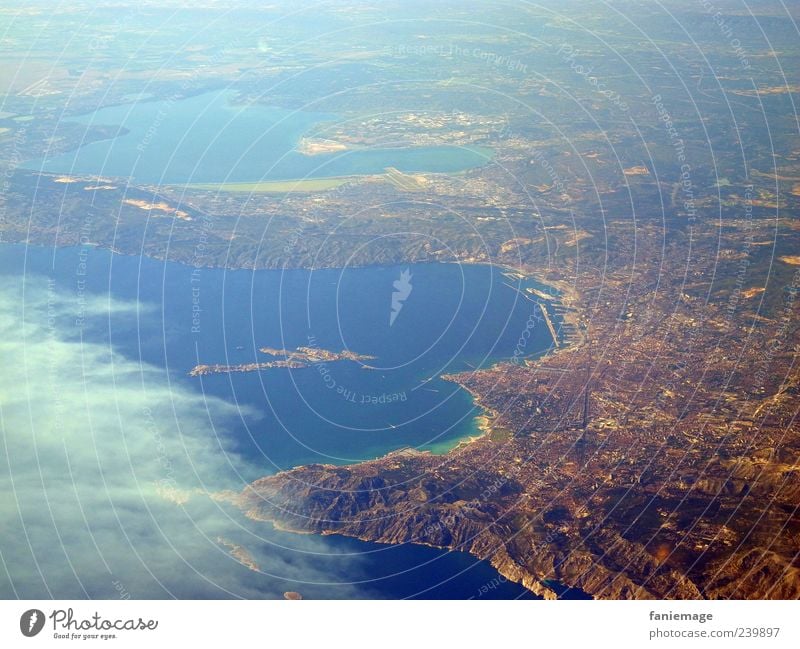 heimflug Landschaft Erde Himmel Berge u. Gebirge Küste Meer Hafenstadt Flugzeugausblick fliegen blau braun einzigartig Ferne Farbfoto Luftaufnahme Tag