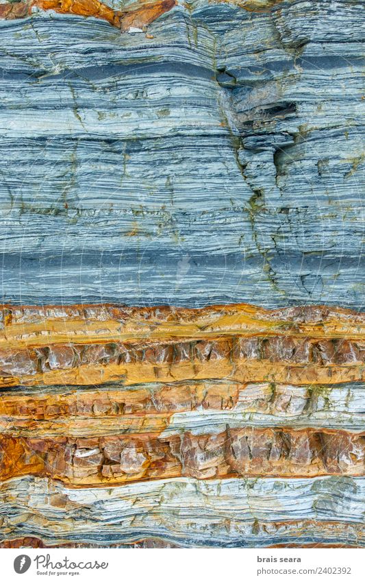 Sedimentäre Gesteinsstruktur Strand Meer Bildung Geologie Beruf Geologen Kunst Umwelt Natur Erde Küste Sehenswürdigkeit Stein natürlich blau gelb Design Farbe