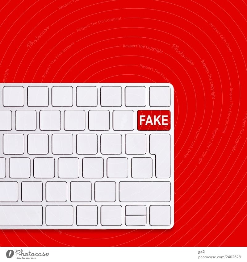 Fake fake news fakenews Postfaktisch Computer Tastatur Hardware Technik & Technologie Telekommunikation Informationstechnologie Internet Schriftzeichen