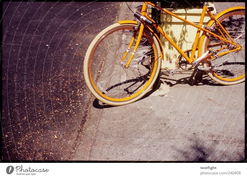 boerum hill bicycle repair Straße alt nerdig trashig gelb parken Damenfahrrad Fahrrad Orange Farbfoto Außenaufnahme Tag Schatten Kontrast Sonnenlicht