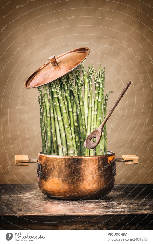 Grüne Spargel im Kochtopf Lebensmittel Gemüse Ernährung Bioprodukte Vegetarische Ernährung Diät Topf Löffel Stil Design Gesunde Ernährung Küche Restaurant