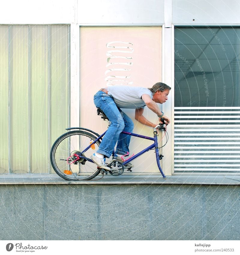 mach es zu deinem projekt Freizeit & Hobby Fahrradfahren Mensch Mann Erwachsene 1 30-45 Jahre kaputt bedrohlich Risiko Verkehr Farbfoto Außenaufnahme Licht