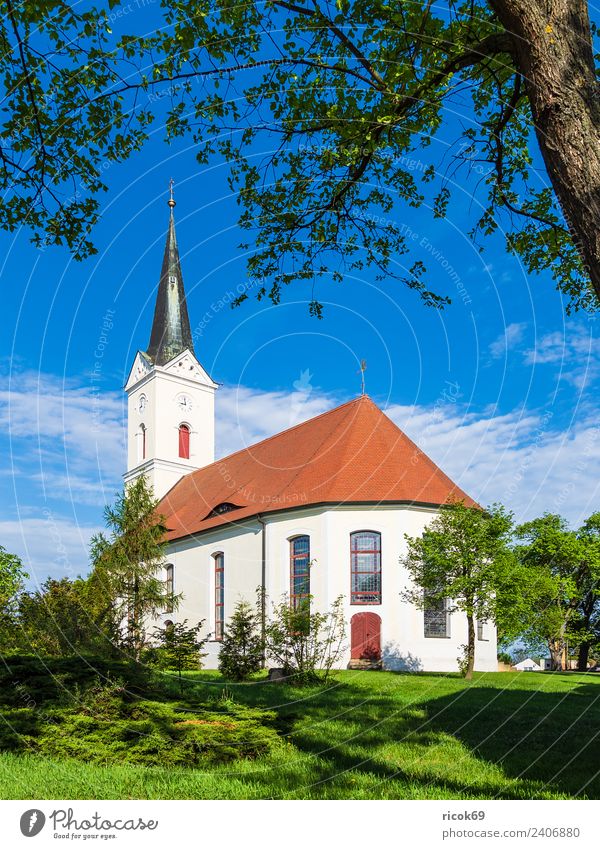Kirche in Zerkwitz bei Lübbenau Erholung Ferien & Urlaub & Reisen Tourismus Haus Wolken Baum Gras Gebäude Architektur Sehenswürdigkeit alt historisch blau grün