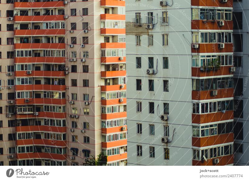 Sicht der Platte Peking Plattenbau Fassade Balkon Fenster authentisch trist Stimmung Schutz Einigkeit Symmetrie gleich Zahn der Zeit Gedeckte Farben Morgen