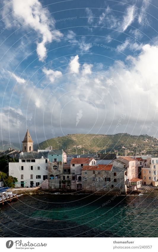 kleine Stadt unter großem Himmel - Korsika Ferien & Urlaub & Reisen Meer Insel Berge u. Gebirge Urelemente Luft Wasser Wolken Sonnenlicht Sommer Hügel