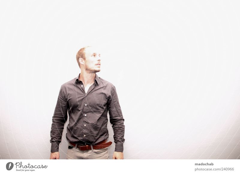 In Ewigkeit Stil Mensch Mann Erwachsene 1 30-45 Jahre Bekleidung Hemd Perspektive seriös Farbfoto mehrfarbig Studioaufnahme Textfreiraum rechts